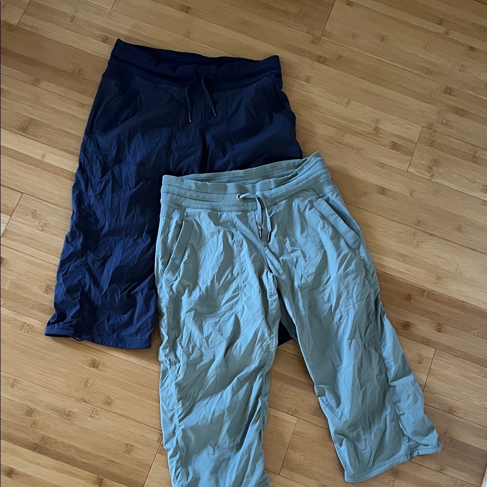 lululemon athletica Dual-Tone Capris in Navy and Sage - Picture 2 of 2